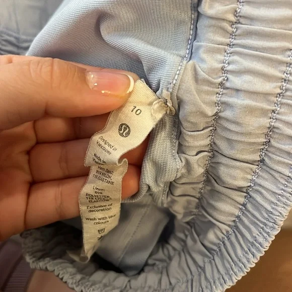 Lululemon Hotty Hot Shorts 2.5 Inseam - Picture 5 of 6